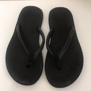 NWOT SPEEDO Black Flip Flops Sandals.   Size 6